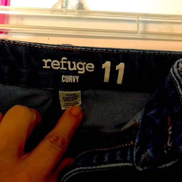 Distressed High-Rise Jeans - Picture 8 of 11